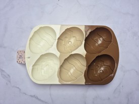 Molde silicona tricolor 6 huevos decorados 